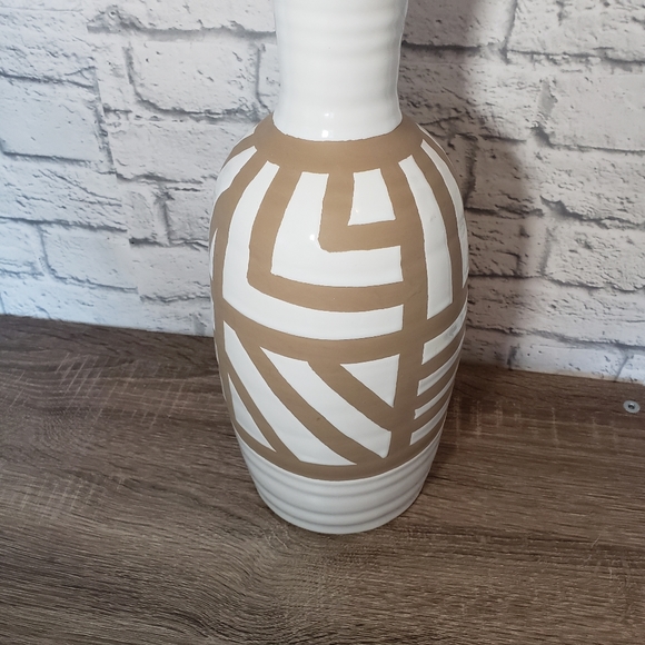 Aztec Vase - Picture 3 of 5